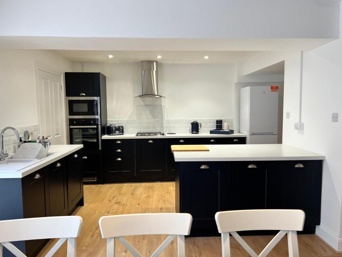 Heathcliff - 5 Bedroom House In Town Centre Тенбі Екстер'єр фото